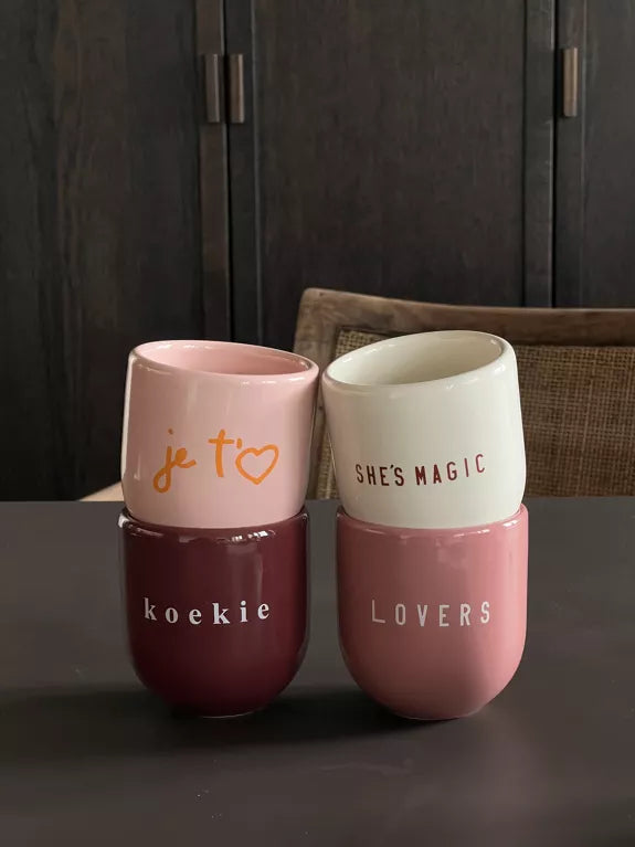 Mug céramique Lovers personnalisé rose 20cl, idéal pour boissons chaudes. Compatible lave-vaisselle, parfait pour un cadeau romantique.
