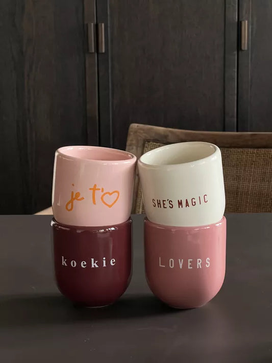 Mug céramique Lovers personnalisé rose 20cl, idéal pour boissons chaudes. Compatible lave-vaisselle, parfait pour un cadeau romantique.