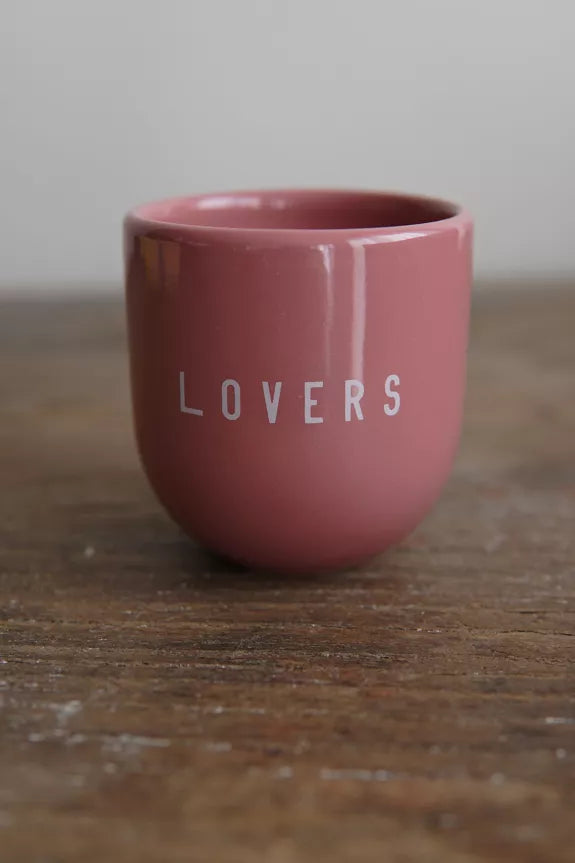 Mug céramique Lovers personnalisé rose 20cl, idéal pour boissons chaudes. Compatible lave-vaisselle, parfait pour un cadeau romantique.