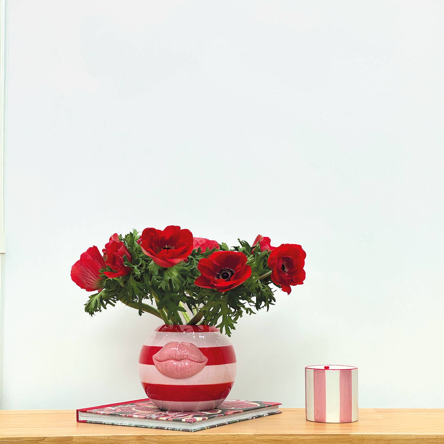 Vase kiss rose L15,5 P15 H12,3cm Opjet Paris