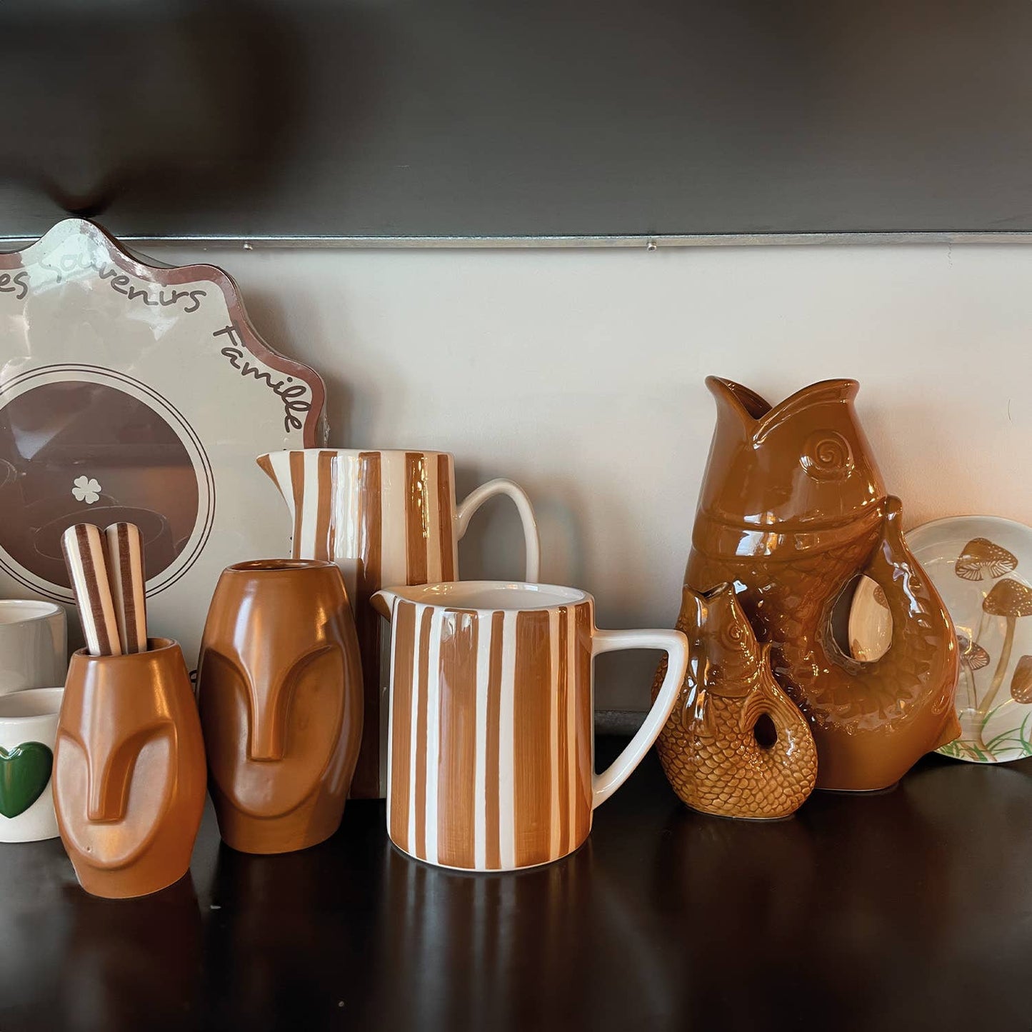 Pichet rayure gm marron L17,8 P12,5 H21,3cm - Hocadi Concept Store